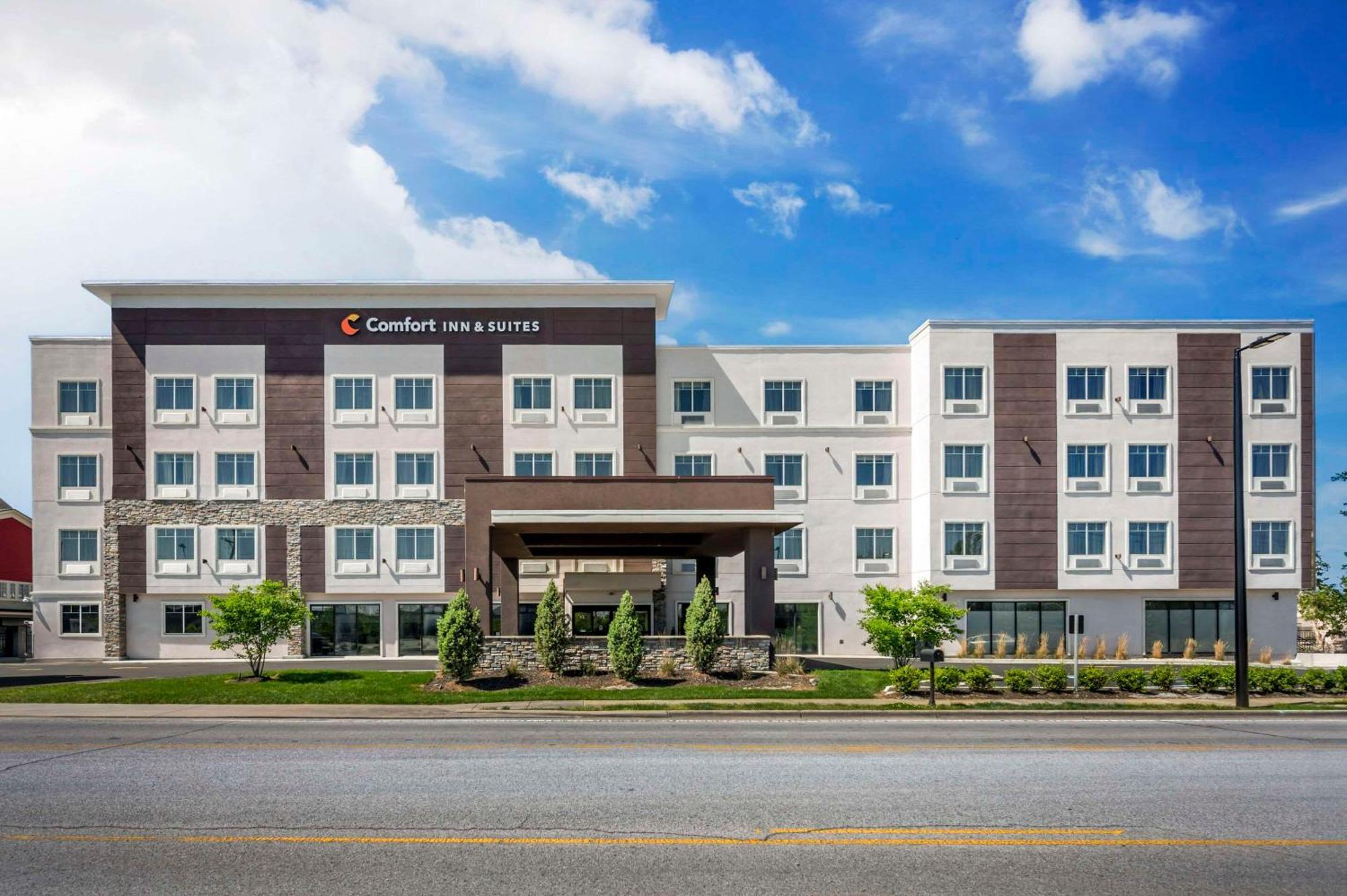 Comfort Inn & Suites Clarksville Exterior photo